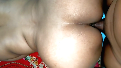 Big ass brunette got her ass filled with a penist in amateur porn