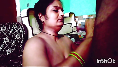 Indian brunette gets nailed in her bedroom in amateur film