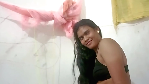 Indian woman fucks her hubby in homemade sex scene