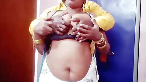 Hot indian brunette gets a blowjob by a guy in the webcam