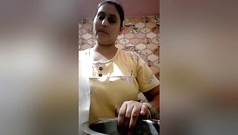 Brunette amateur video with a big tits and small tits