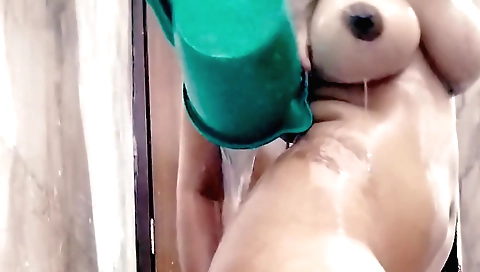 Indian beauty masturbates with her pussy on the webcam