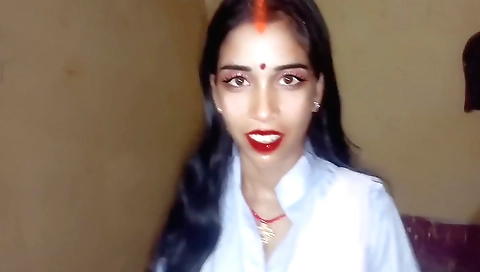 Indian amateur teen in tight shorts fucks in field