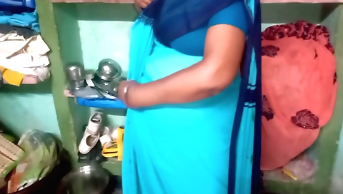 Indian slut is in her favorite outfit and fingering
