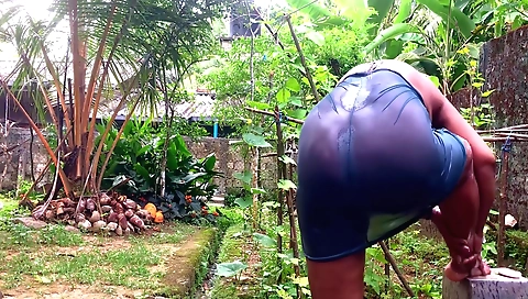 Amateur big ass brunette with a big ass 1080p video