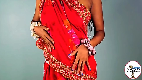 Indian amateur hobbler dances and wears her panties