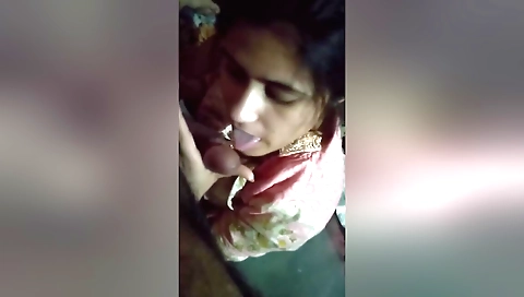 Amateur brunette gets her pussy licked with a handjob
