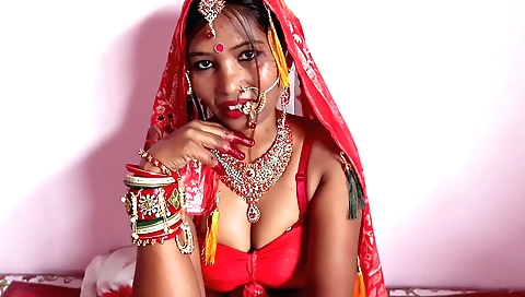 Indian whore fucks herself in a hot hardcore action