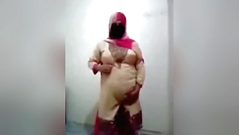 Hot kinky hindi movie sex video with a gorgeous girl