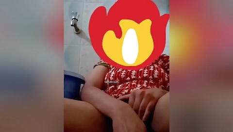 I am a girl in a sexy outfit on the cam and masturbate