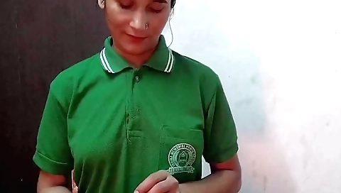 Indian solo video shows a hot girl being alone in her room