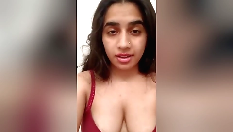 Indian amateur video shows her pussy in her camera