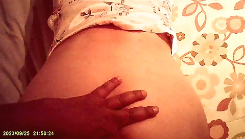 Indian teen 18+ sucks a camera lens and then shows teeth