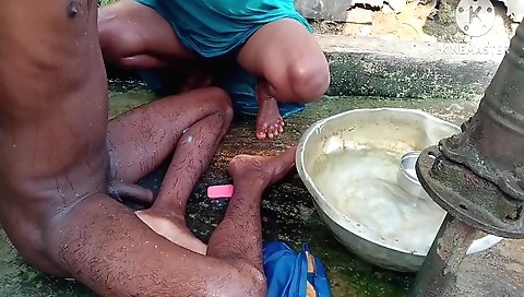 Indian chick on the street gets her pussy fucked outdoors