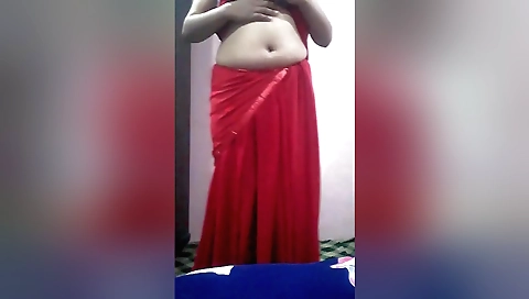 Indian solo female video showing how to masturbate
