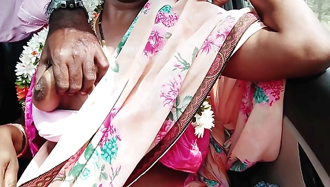 Indian chick with big ass is getting penetrated in car