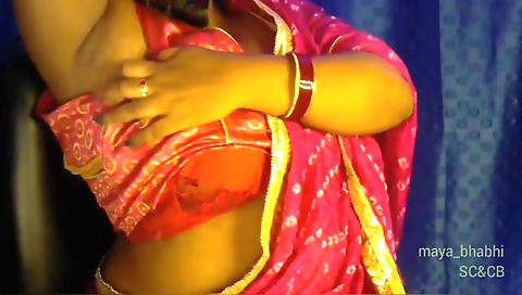 Indian brunette shows her sexy body in a solo vid 048