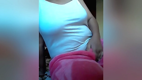 Hot amateur brunette showing a big booty and pussy
