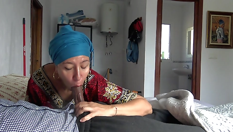 Handjob porn video with a milf indian girl in islamistan