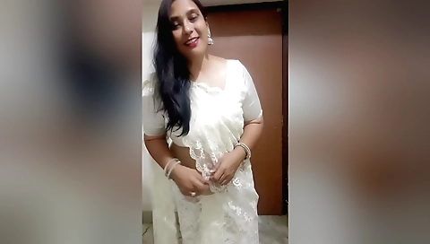 Indian beauty fucks herself and enjoys a boner on a beach