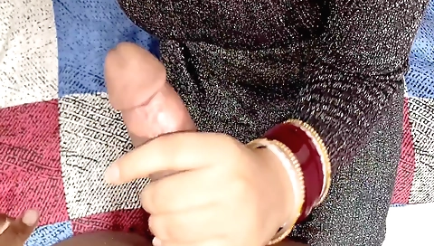 Indian lady has her pussy stuffed by a guy in amateur porn video