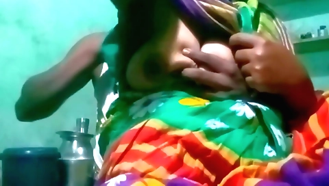 My amateur brunette sex video with an indian auntie