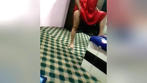 Sexy stepmom is masturbating in homemade solo video