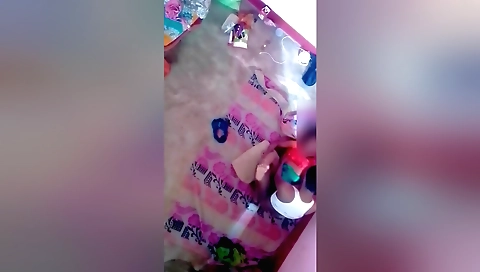Indian slut sucks and gets banged on the bed in a hot sex video