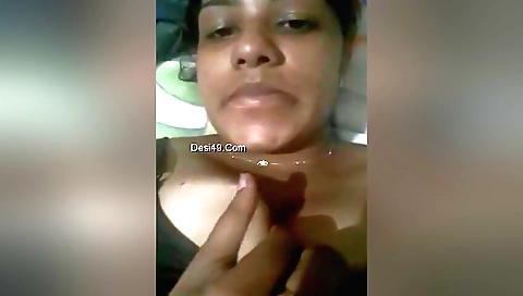 I'm fingering my sexy big-assed pussy in a webcam video
