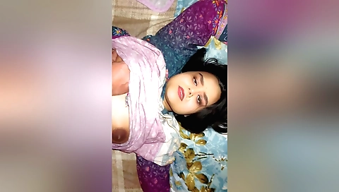 A big-assed and chubby indian aunt has a sex affair