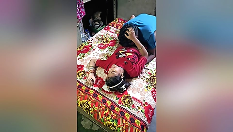 Indian amateur girl with small boobs 1st time sex in her house