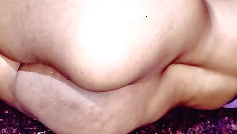 Indian amateur female makes her pussy move in this hd video