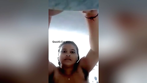 Indian amateur hottie shows her wet pussy in the bathroom