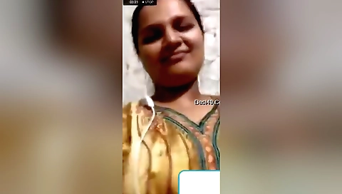 Chubby indian slut is showing off her pussy on web cam