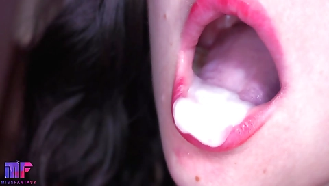 Indian teen with red lips gets facial after fucking