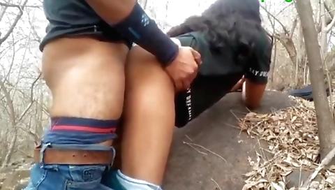Beautiful brunette in a nice outdoor outdoor cam video