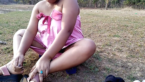 Big boobs bhabhi shows her sexy boobs in the forest