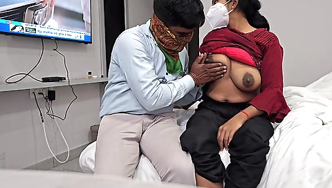 Slutty webcam whore gets her snatch fucked by the male