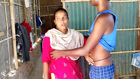 Indian teen gives a nice anal sex in amateur video