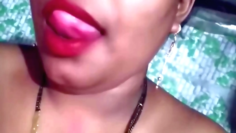 Indian blonde massaging her cunt and ass in a hot solo video