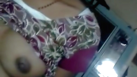 Webcam hd show of a kinky brunette with a hairy pussy
