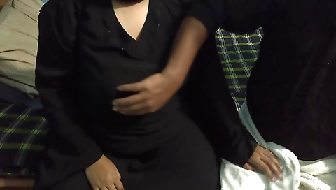 Chubby girl and her big booty on web cam amateur vid