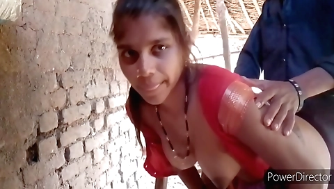 Indian bhabhi has fun on her head by licking a dick