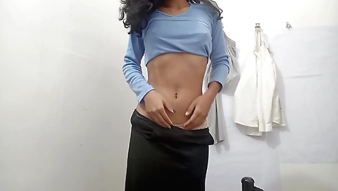 Indian slut in her white stockings plays with her pussy
