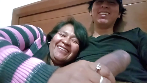 Indian mature stepmom-in-law sucks her stepson's dick