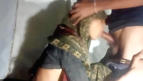 Indian babe sucking and getting pounded in her mouth