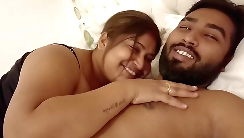 Indian babe with a hairy body gets fucked on the bed