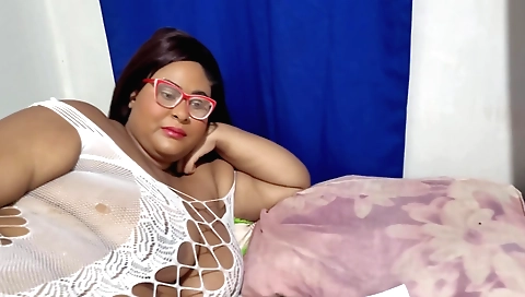 Indian brunette fucks in her bedroom in amateur porn