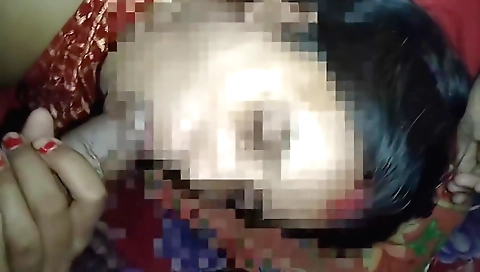 A amateur blonde woman fucks her face and gets a facial