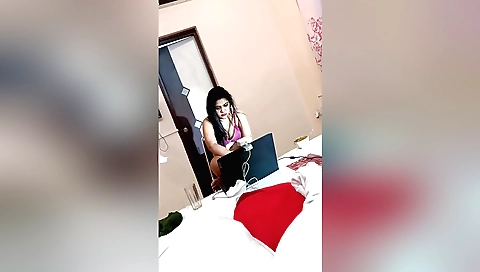 Indian babe with nice ass fucking her own big boobs